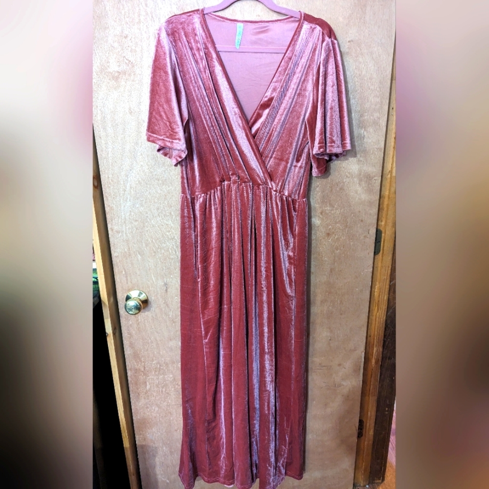 Latched Mama Velour Nursing Maxi, 1X